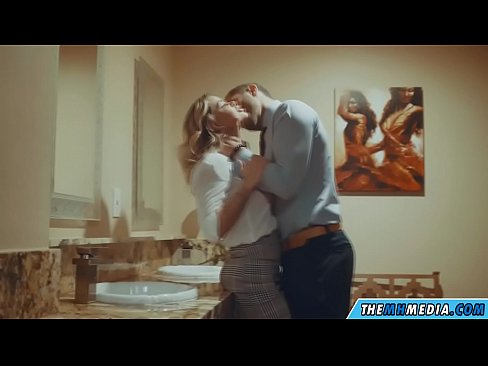 ❤️ Nuair a mheallann blonde busty tú i seomra scíthe poiblí ️❌  Gnéas  uainn ga.epicshowdown.top